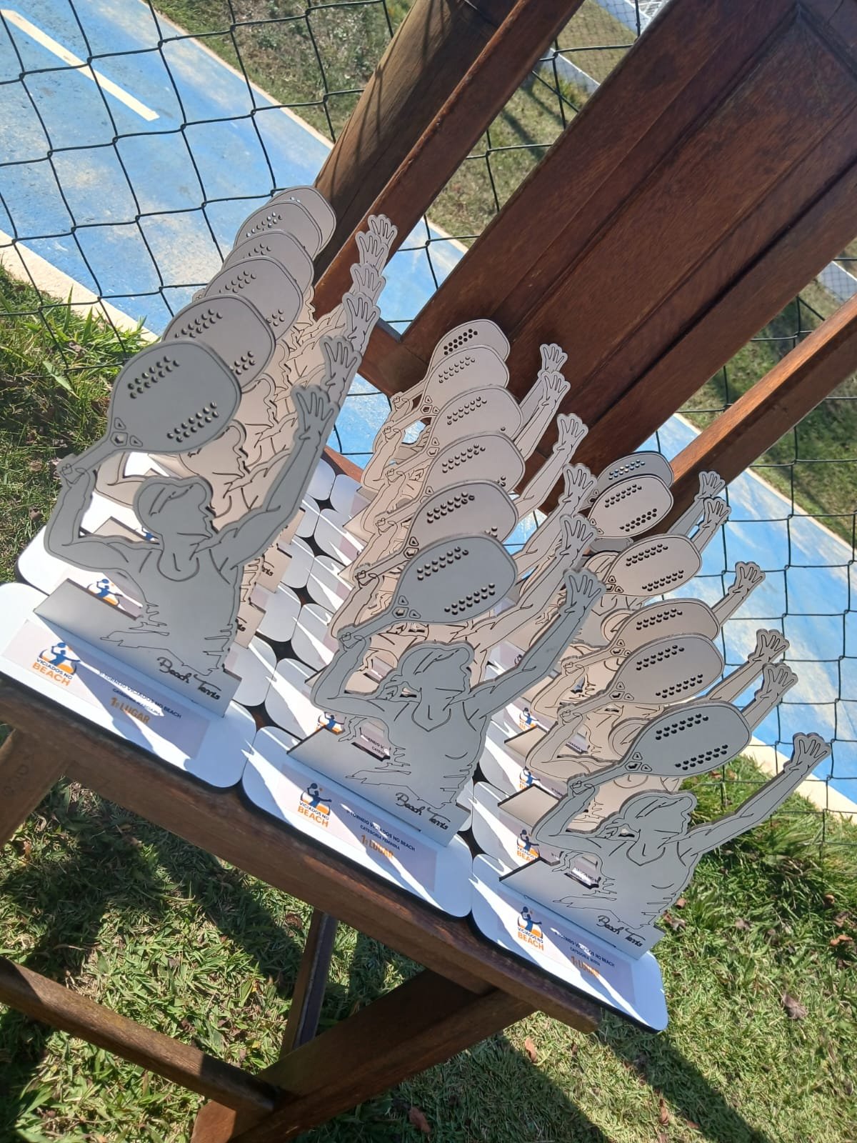 Troféus do primeiro torneio VNB